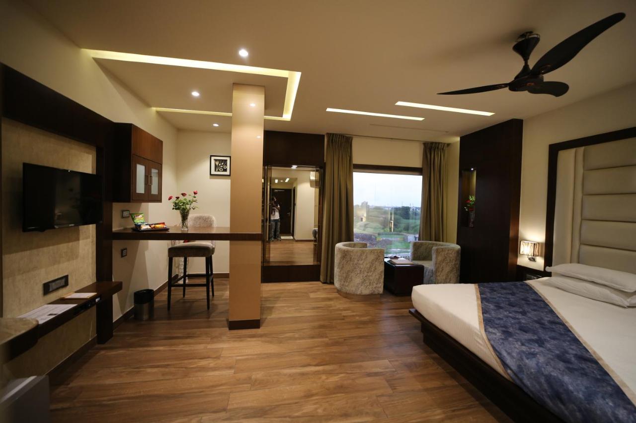 Hotel Prince Viraj Jabalpur Bagian luar foto
