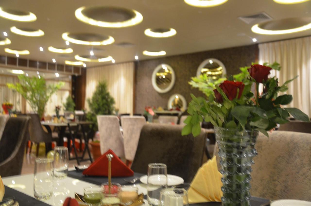 Hotel Prince Viraj Jabalpur Bagian luar foto