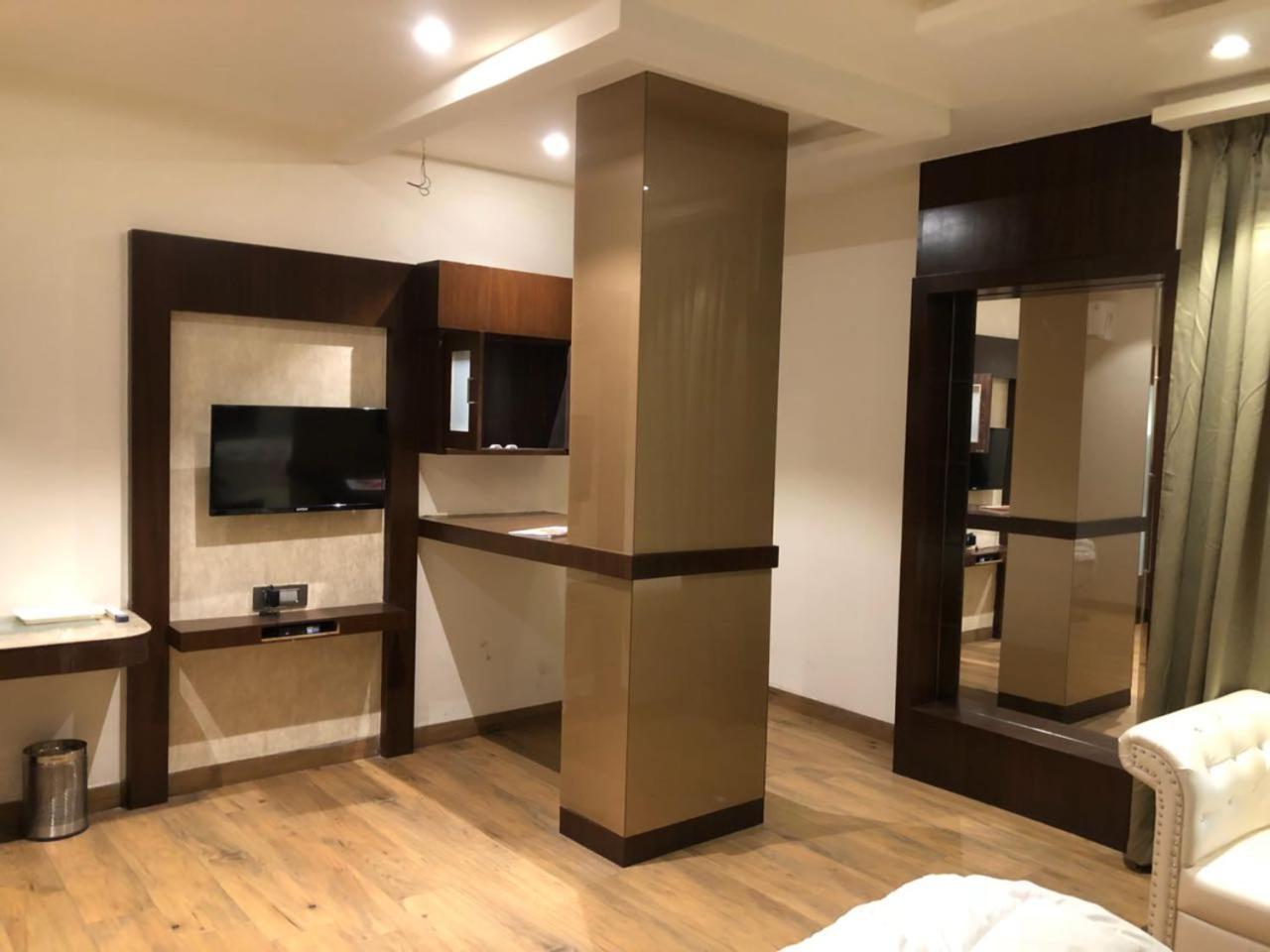 Hotel Prince Viraj Jabalpur Bagian luar foto